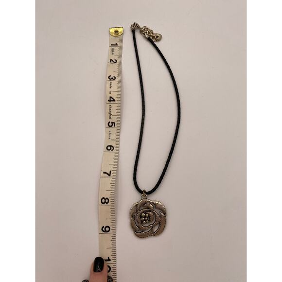 ❤️ Brighton Floral Pendant Necklace - Picture 2 of 4